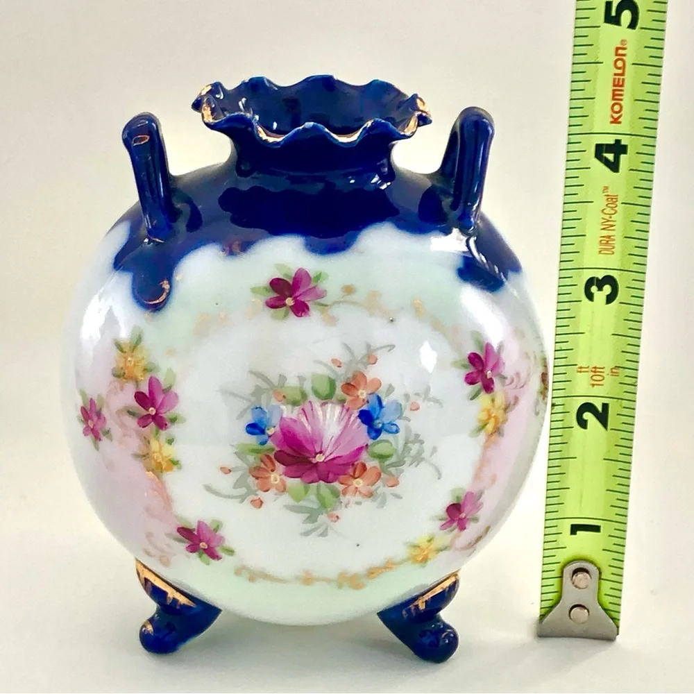 Vintage Round Bud Vase Pot 4" Porcelain Unmarked 3 legs Blue White Floral - Picture 16 of 16